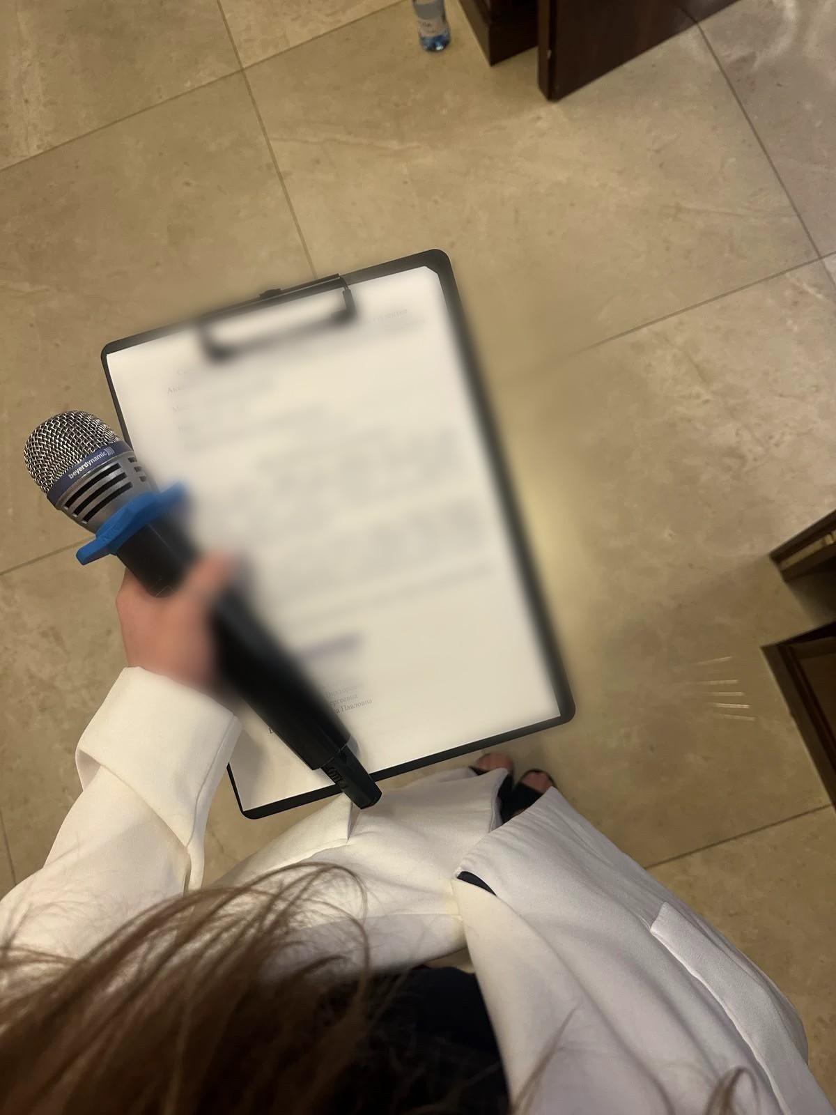 A student preparing remarks before a Washington Debate Academy session